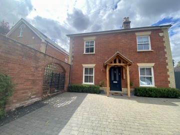 image of 16 Oak Hill Lane, Suffolk