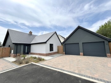 image of 2 Caird Field, Henley
