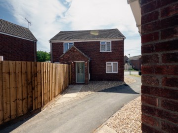 image of 8 Burnham Close, Trimley St. Mary