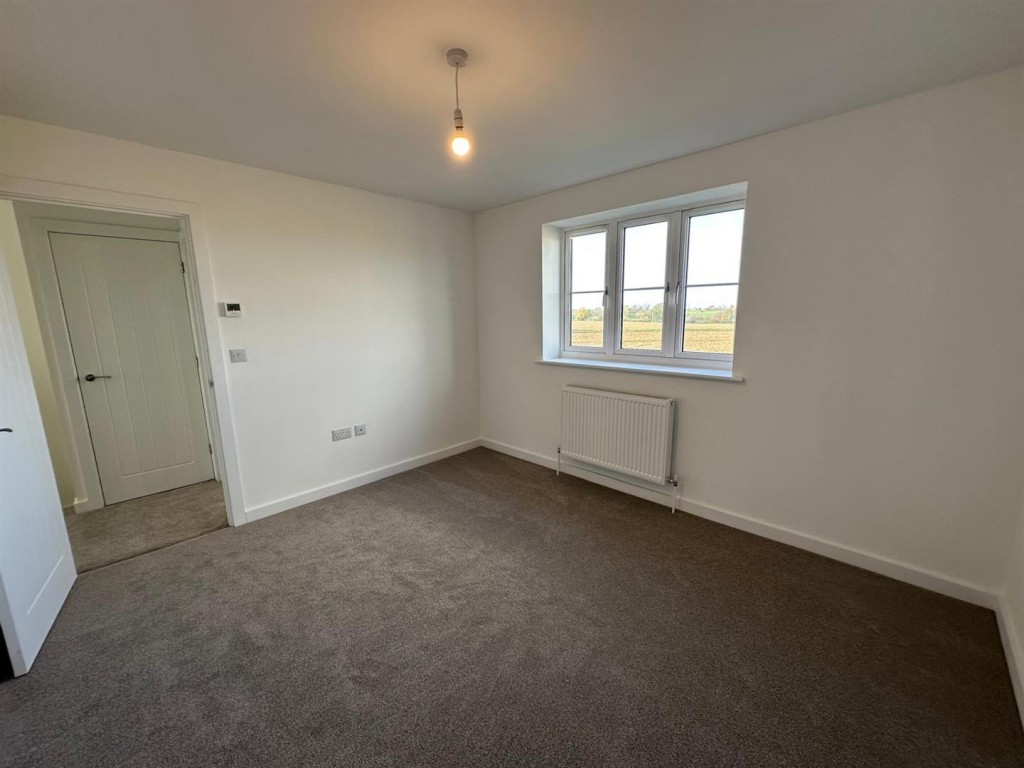 Images for Hubbards Close, Combs