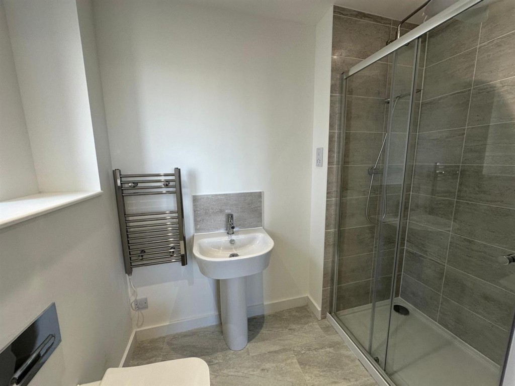 Images for Hubbards Close, Combs