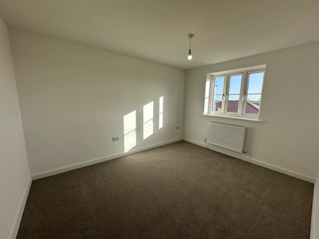 Images for Hubbards Close, Combs