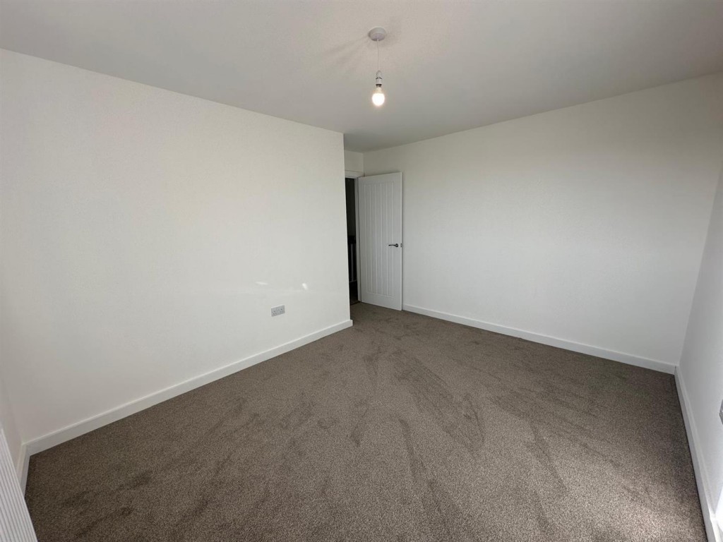 Images for Hubbards Close, Combs