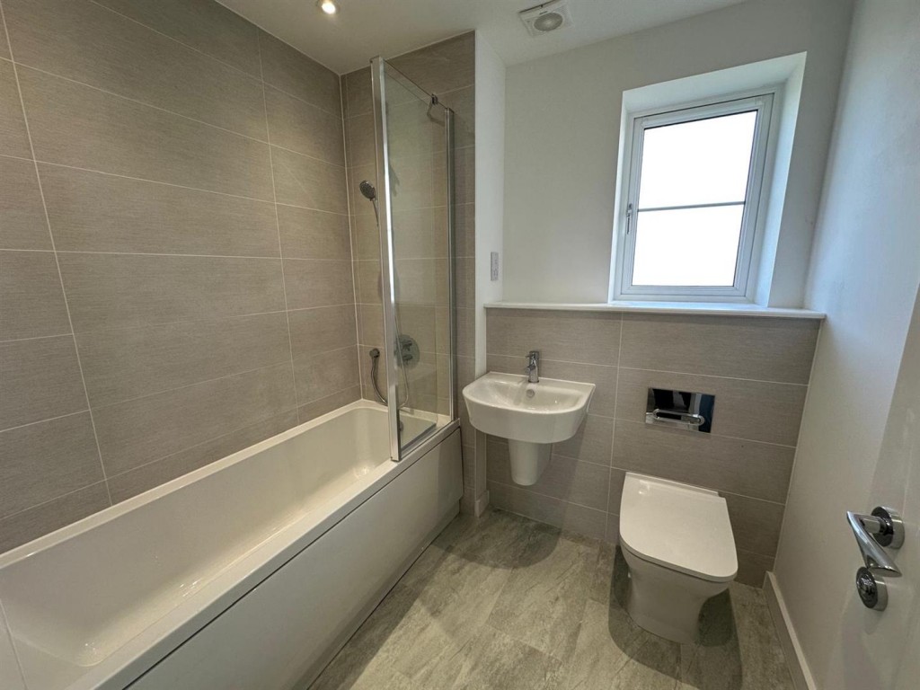 Images for Hubbards Close, Combs