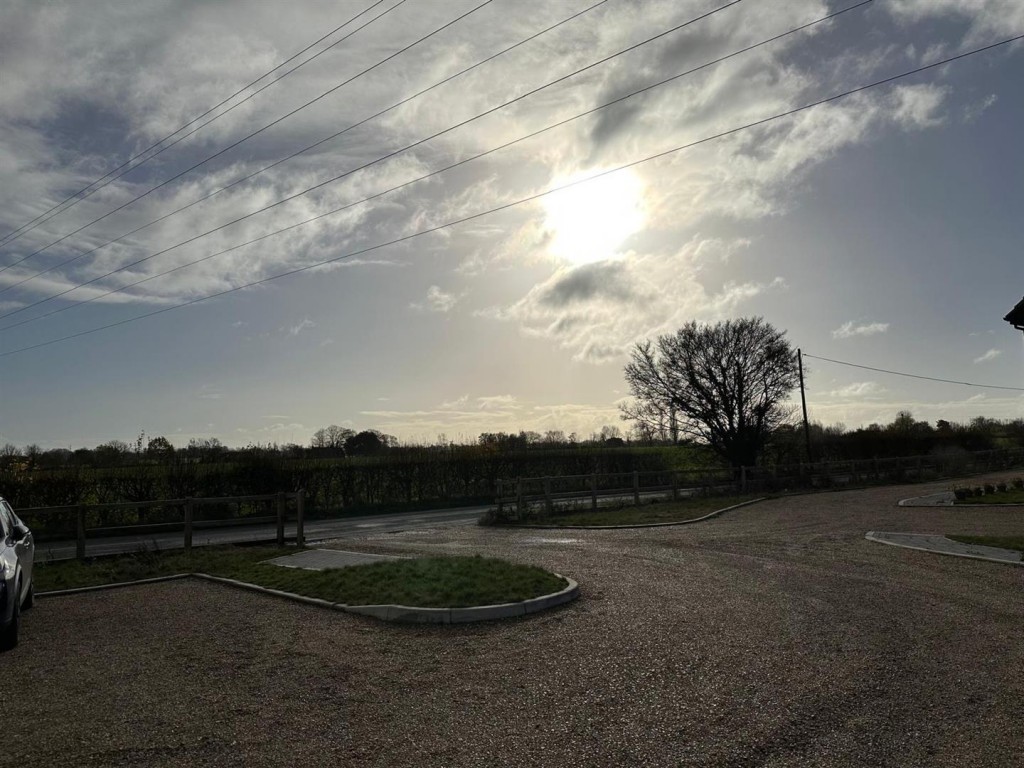 Images for Hubbards Close, Combs