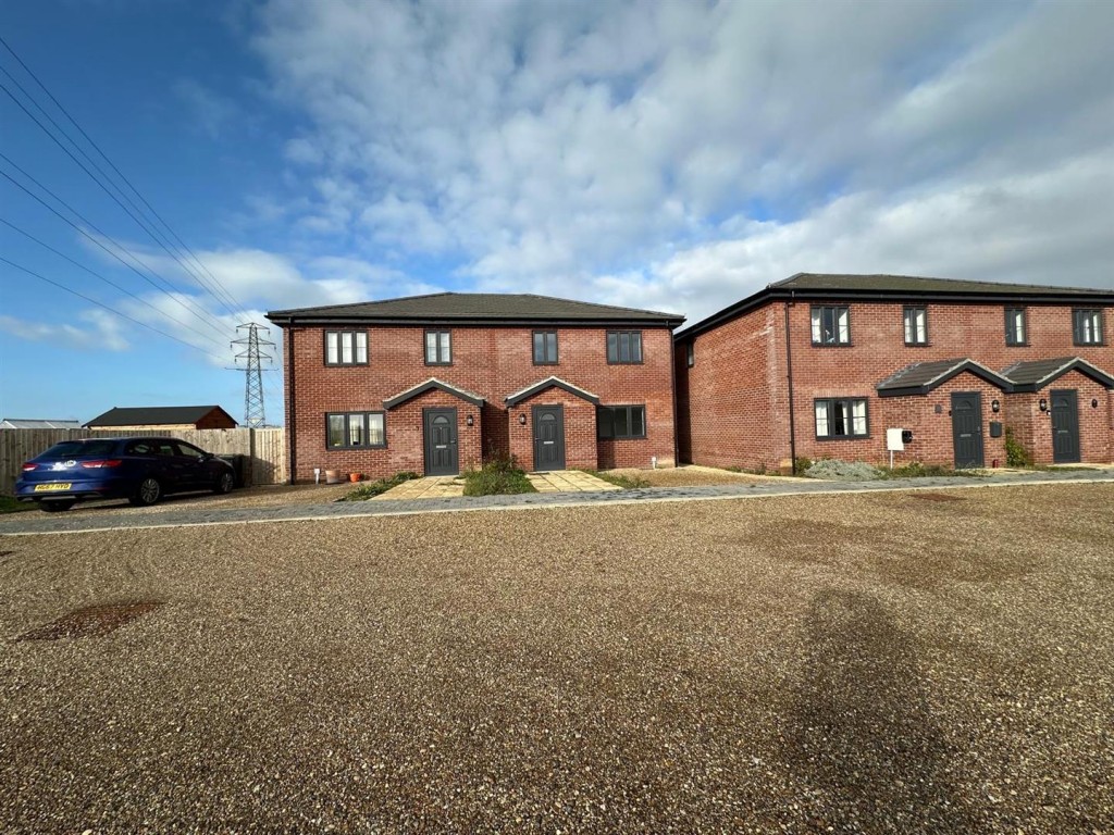 Images for Hubbards Close, Combs
