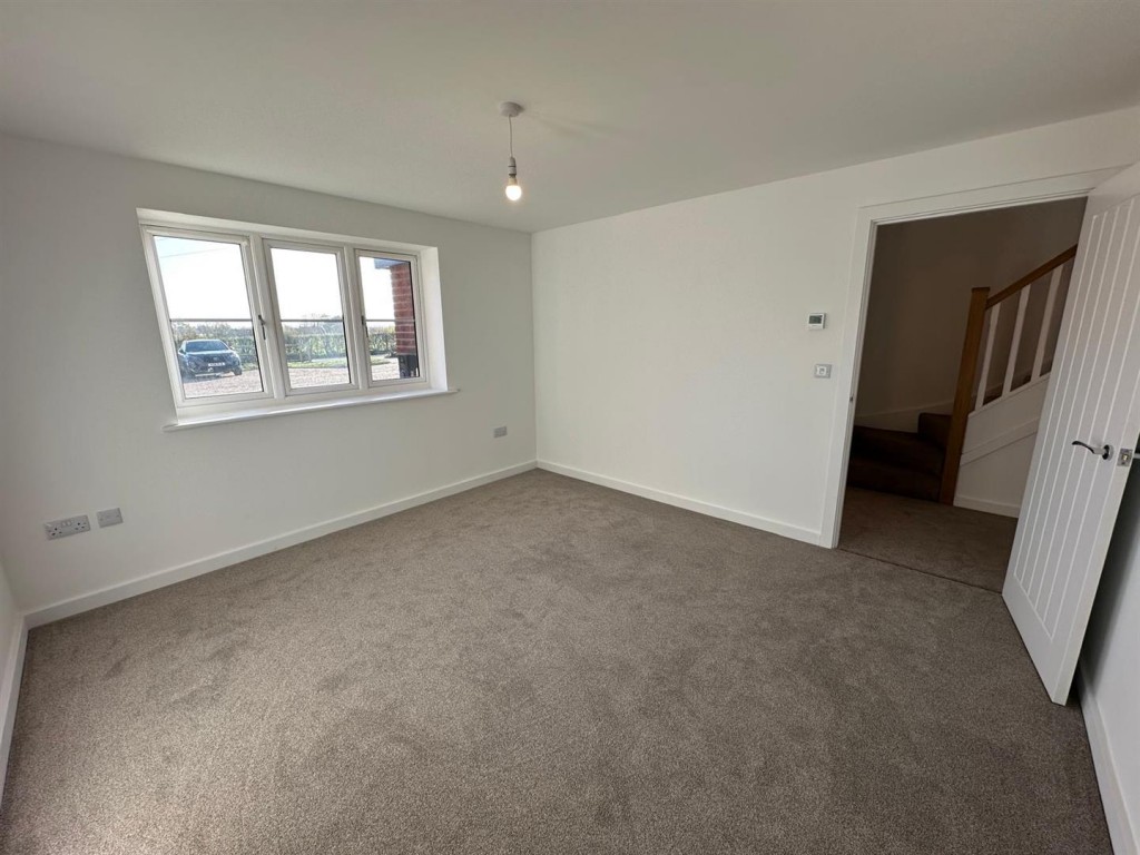 Images for Hubbards Close, Combs