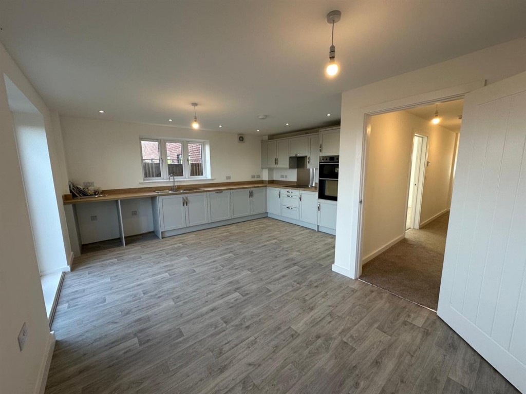 Images for Hubbards Close, Combs