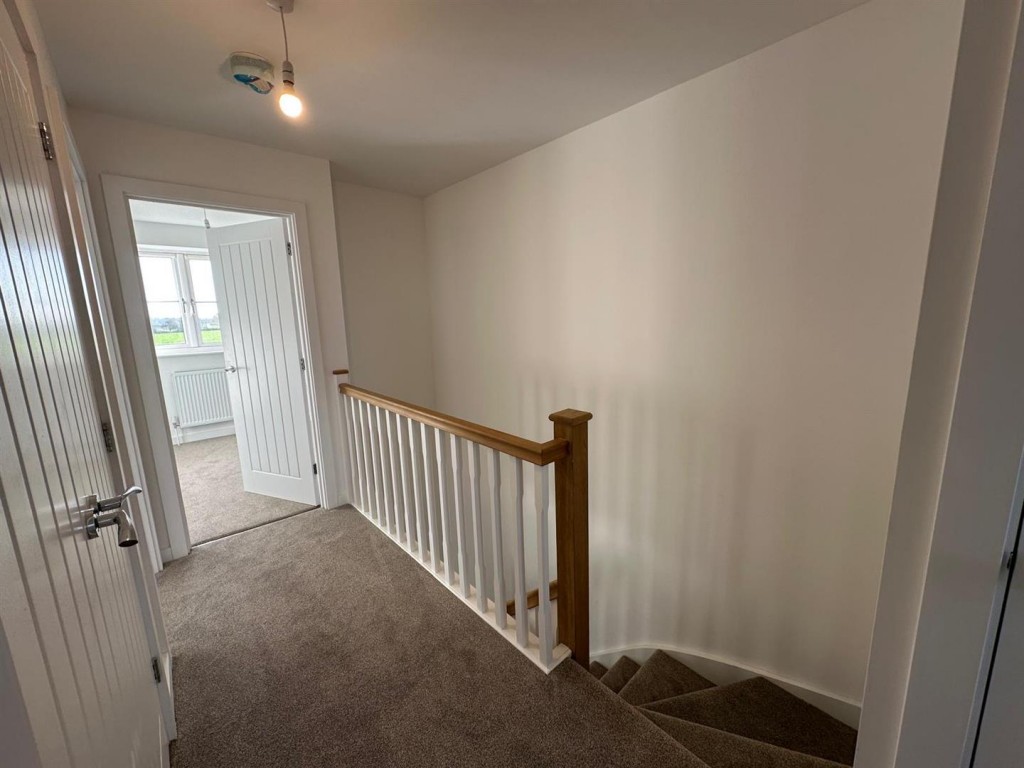 Images for Hubbards Close, Combs