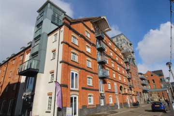 image of 8 The Shamrock, Regatta Quay